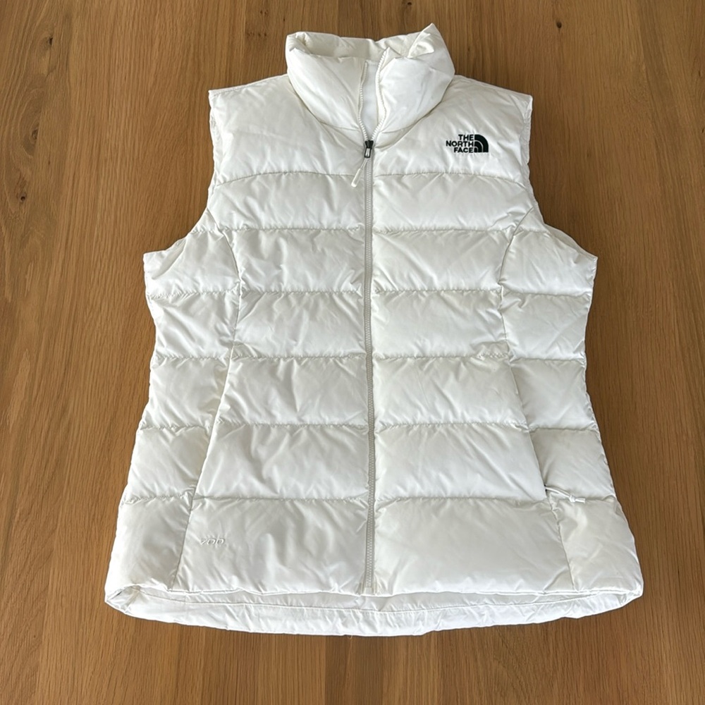 White North Face women’s puffer vest 700 size M very gently worn
